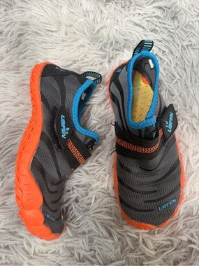UBFEN Kids Water Shoes for Boys Girls Quick-Dry Swim Shoes Aqua Socks